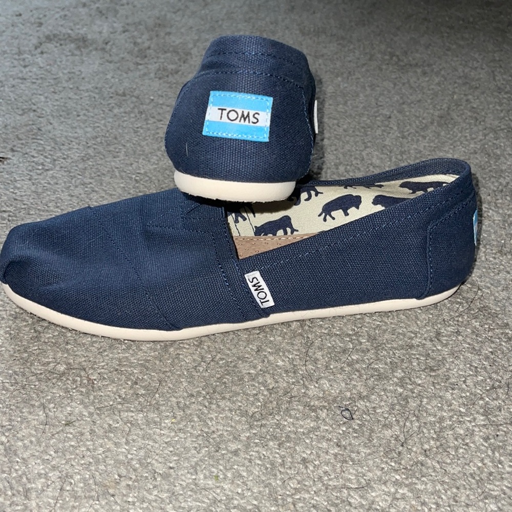 NWOT TOMS